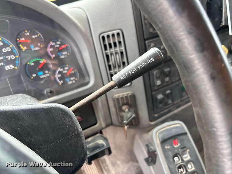 image for item DZ4646 2006 International 7400 dump truck