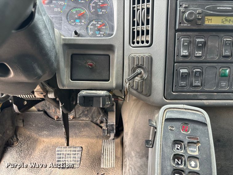 image for item DZ4646 2006 International 7400 dump truck