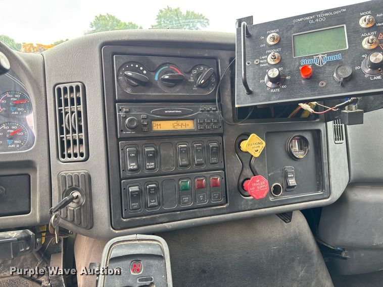 image for item DZ4646 2006 International 7400 dump truck