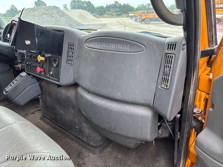 image for item DZ4646 2006 International 7400 dump truck
