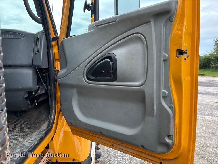 image for item DZ4646 2006 International 7400 dump truck