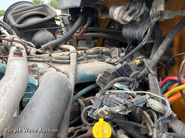 image for item DZ4646 2006 International 7400 dump truck