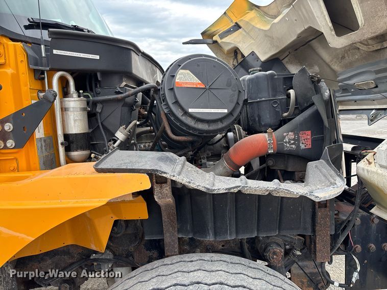 image for item DZ4646 2006 International 7400 dump truck