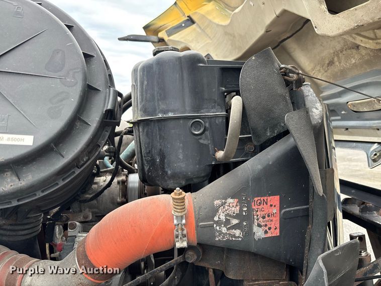 image for item DZ4646 2006 International 7400 dump truck