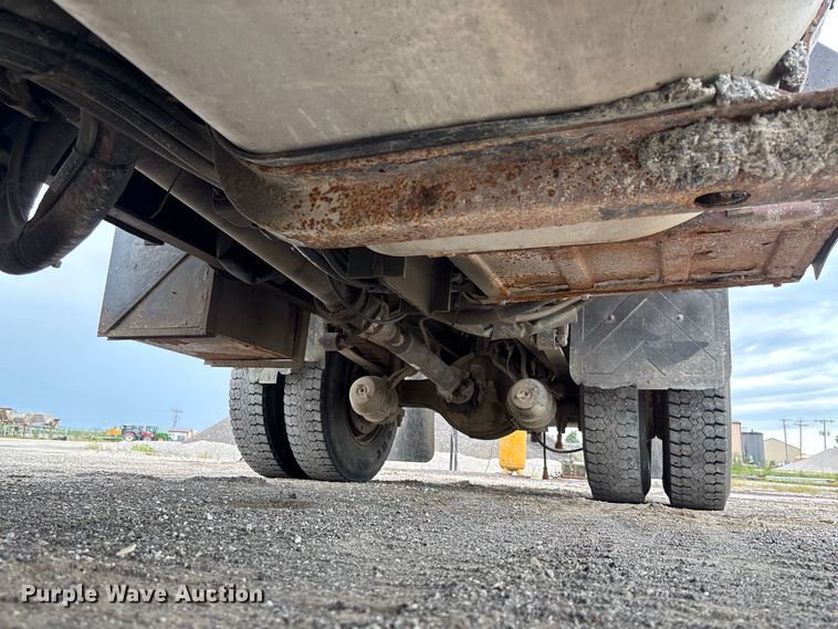 image for item DZ4646 2006 International 7400 dump truck