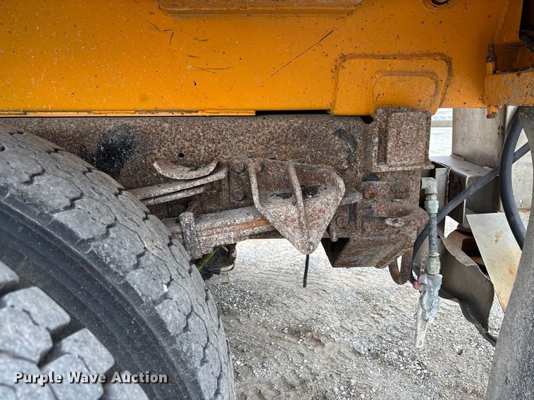 image for item DZ4646 2006 International 7400 dump truck