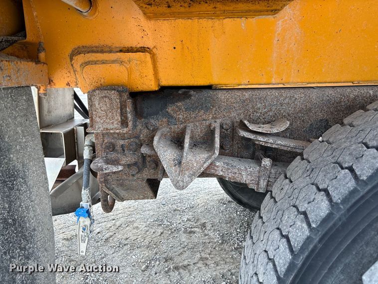image for item DZ4646 2006 International 7400 dump truck