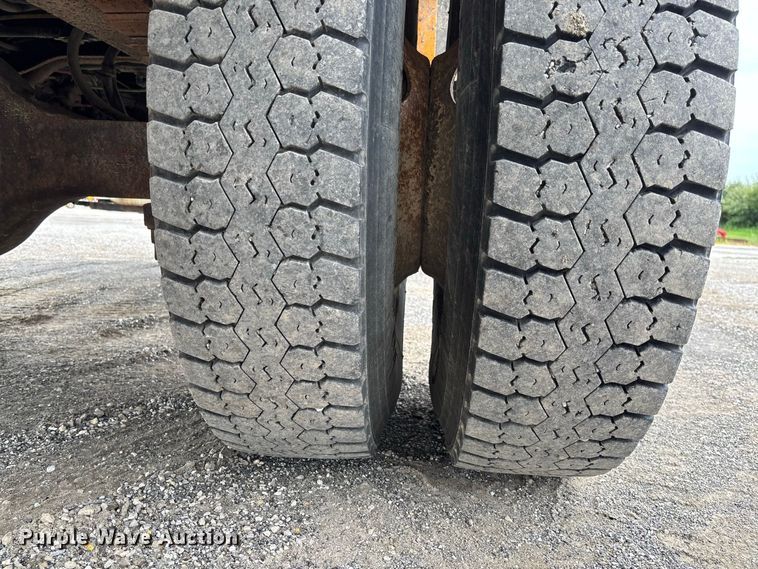 image for item DZ4646 2006 International 7400 dump truck