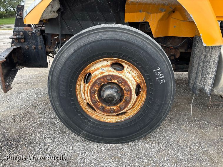 image for item DZ4646 2006 International 7400 dump truck