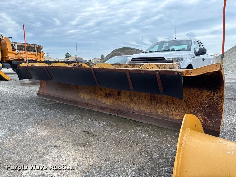 image for item DZ4646 2006 International 7400 dump truck