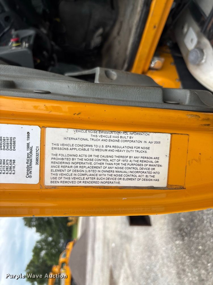 image for item DZ4646 2006 International 7400 dump truck