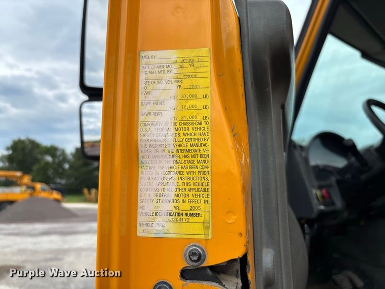 image for item DZ4646 2006 International 7400 dump truck