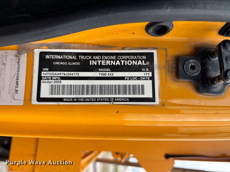 image for item DZ4646 2006 International 7400 dump truck