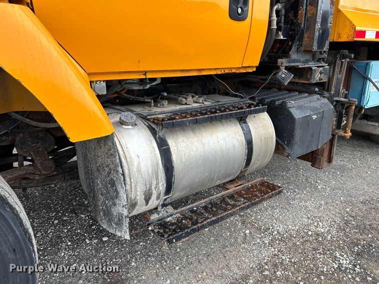 image for item DZ4647 2011 International WorkStar 7500 dump truck