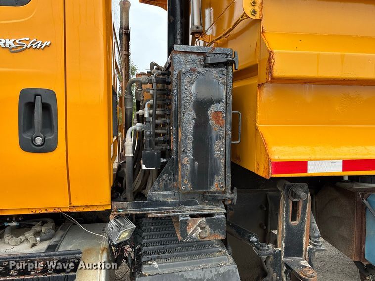 image for item DZ4647 2011 International WorkStar 7500 dump truck