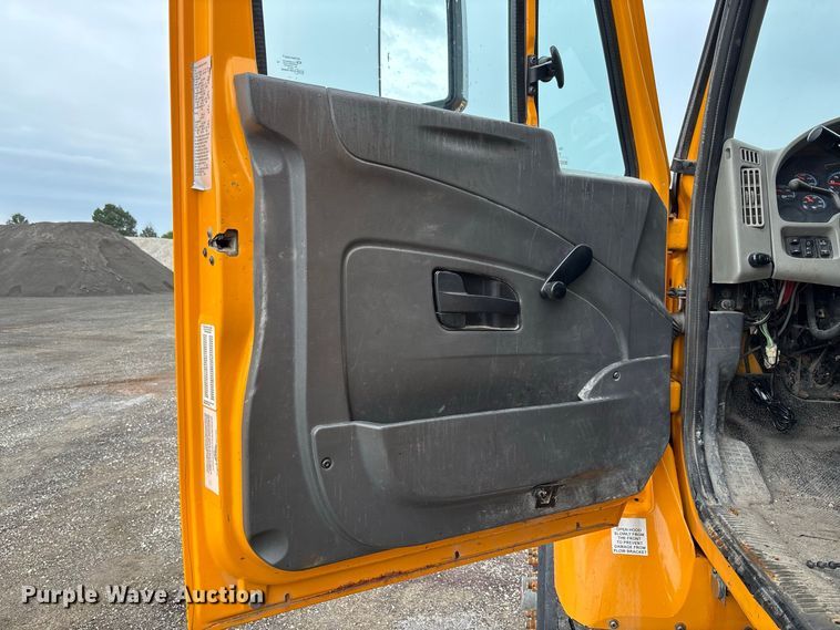 image for item DZ4647 2011 International WorkStar 7500 dump truck