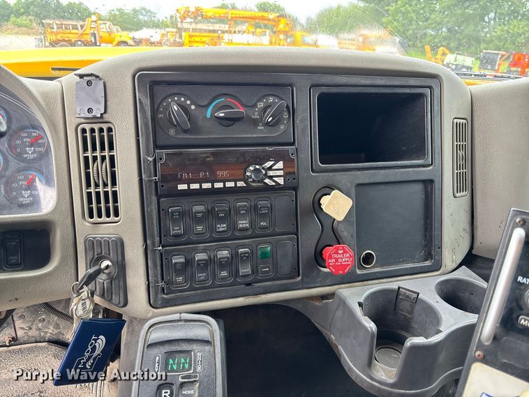 image for item DZ4647 2011 International WorkStar 7500 dump truck