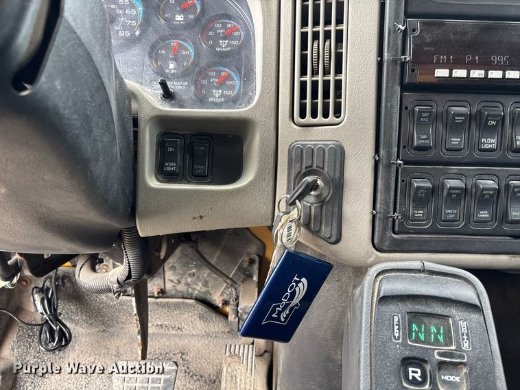 image for item DZ4647 2011 International WorkStar 7500 dump truck