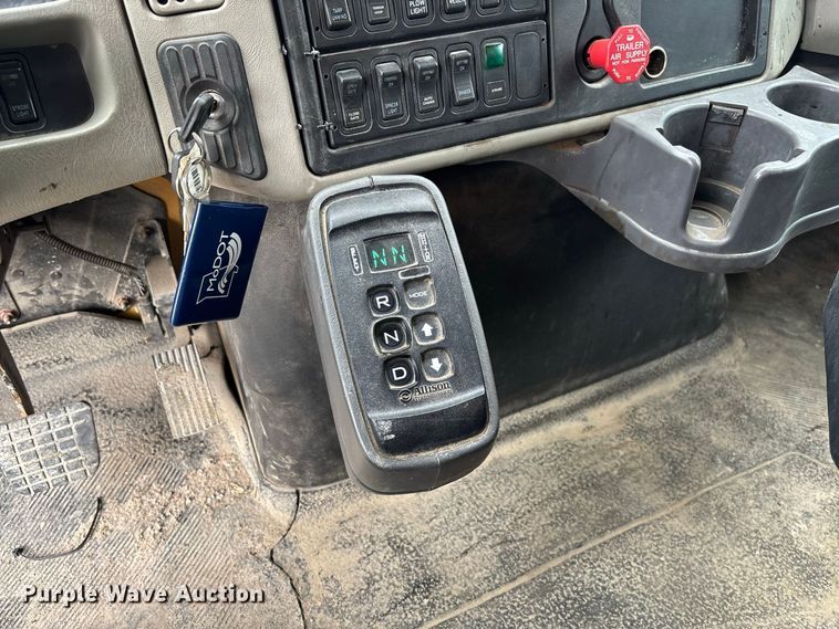 image for item DZ4647 2011 International WorkStar 7500 dump truck