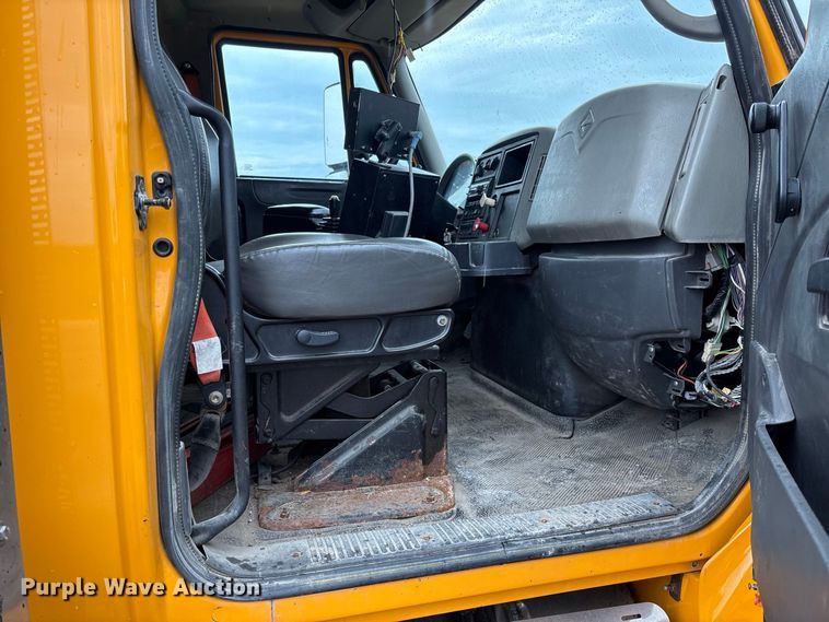 image for item DZ4647 2011 International WorkStar 7500 dump truck