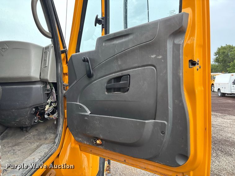 image for item DZ4647 2011 International WorkStar 7500 dump truck