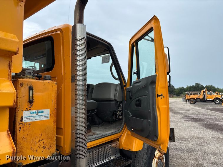 image for item DZ4647 2011 International WorkStar 7500 dump truck
