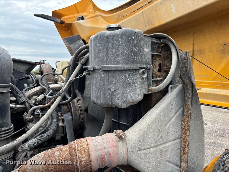 image for item DZ4647 2011 International WorkStar 7500 dump truck
