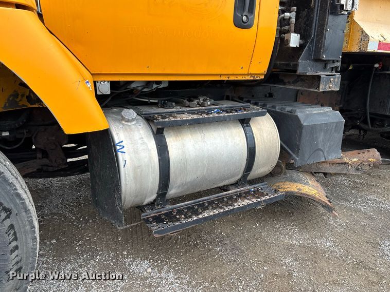 image for item DZ4648 2011 International WorkStar 7500 dump truck