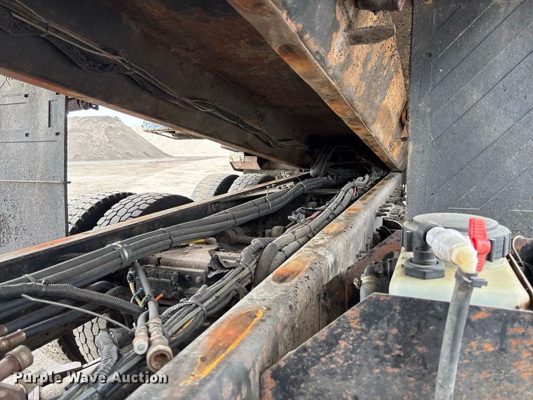 image for item DZ4648 2011 International WorkStar 7500 dump truck