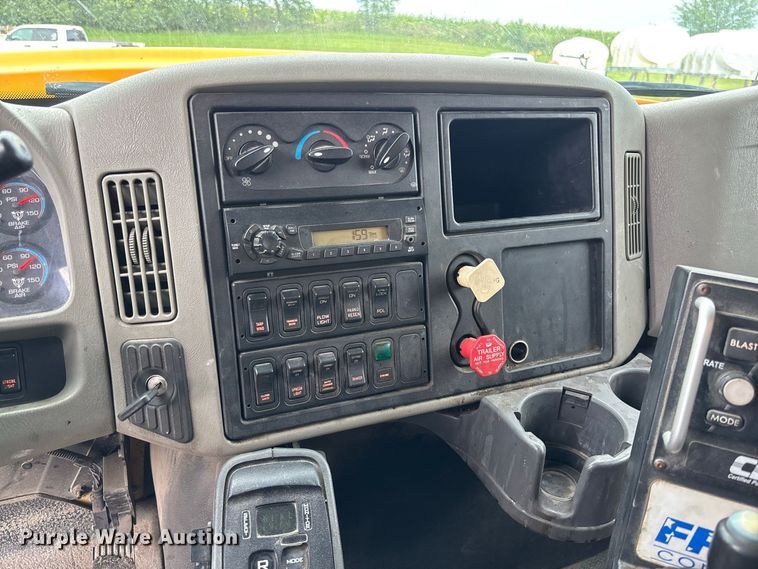 image for item DZ4648 2011 International WorkStar 7500 dump truck
