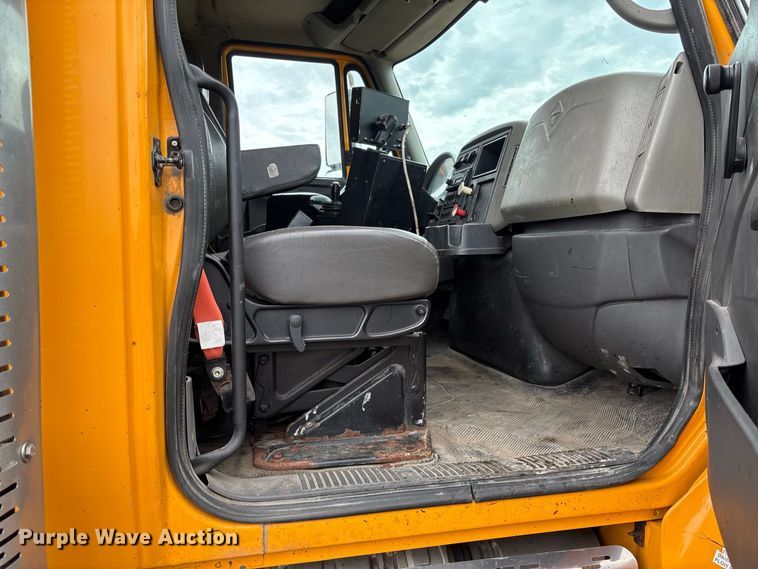 image for item DZ4648 2011 International WorkStar 7500 dump truck