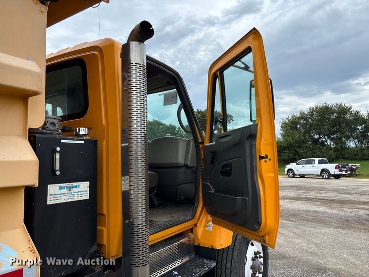 image for item DZ4648 2011 International WorkStar 7500 dump truck