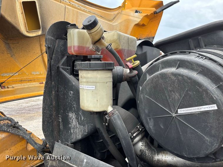 image for item DZ4648 2011 International WorkStar 7500 dump truck