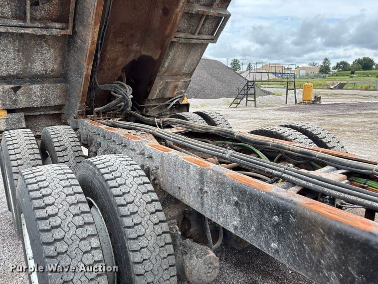 image for item DZ4649 2010 International WorkStar 7500 dump truck