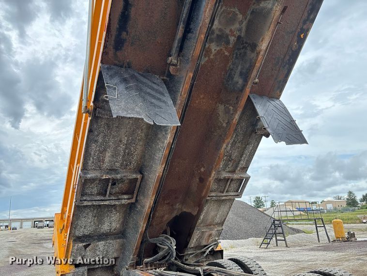 image for item DZ4649 2010 International WorkStar 7500 dump truck