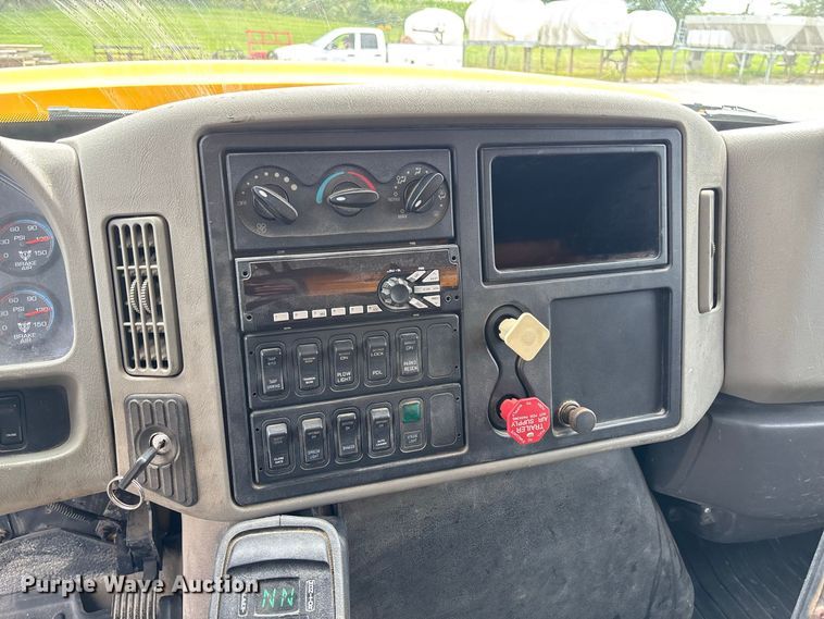 image for item DZ4649 2010 International WorkStar 7500 dump truck
