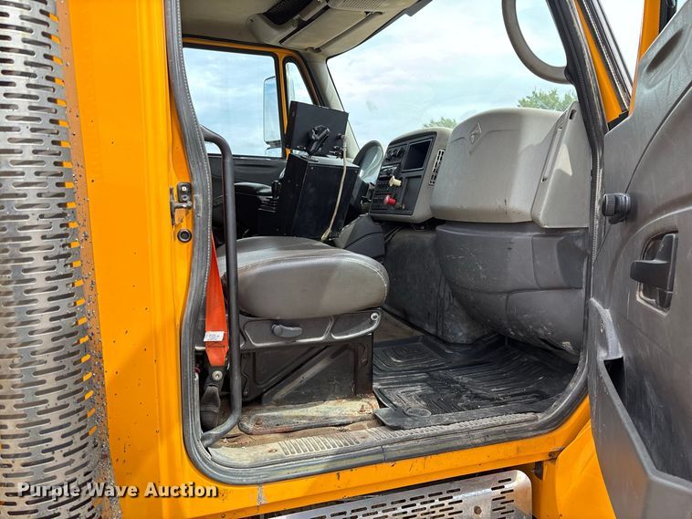 image for item DZ4649 2010 International WorkStar 7500 dump truck
