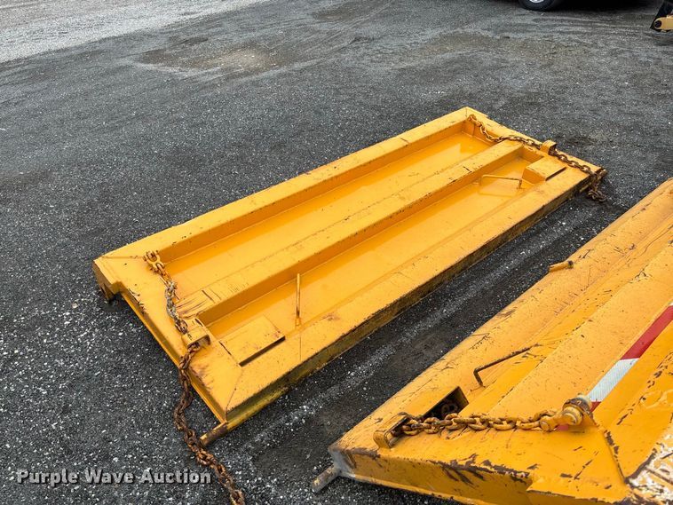 image for item DZ4649 2010 International WorkStar 7500 dump truck