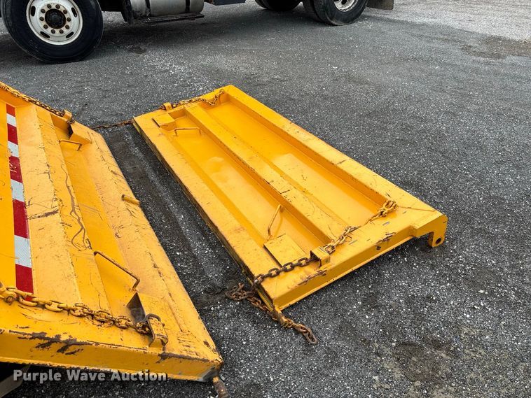 image for item DZ4649 2010 International WorkStar 7500 dump truck
