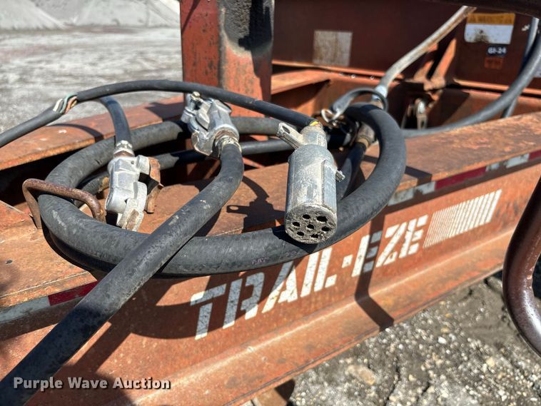 image for item DZ4650 1996 Dakota Mfg. Trail-Eze PDLX20TC31 tilt deck equipment trailer