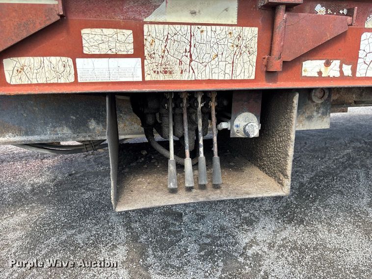 image for item DZ4651 1996 Dakota Mfg. Trail-Eze PDLX20TC31 tilt deck equipment trailer