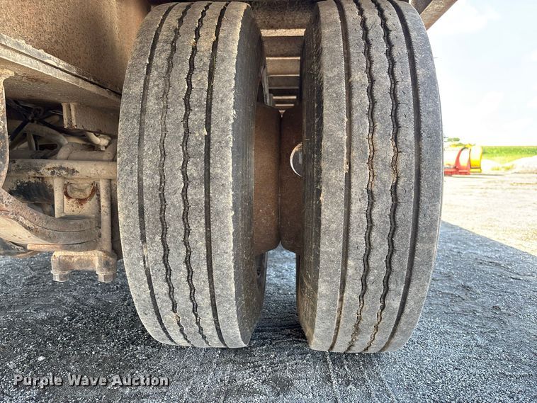 image for item DZ4651 1996 Dakota Mfg. Trail-Eze PDLX20TC31 tilt deck equipment trailer