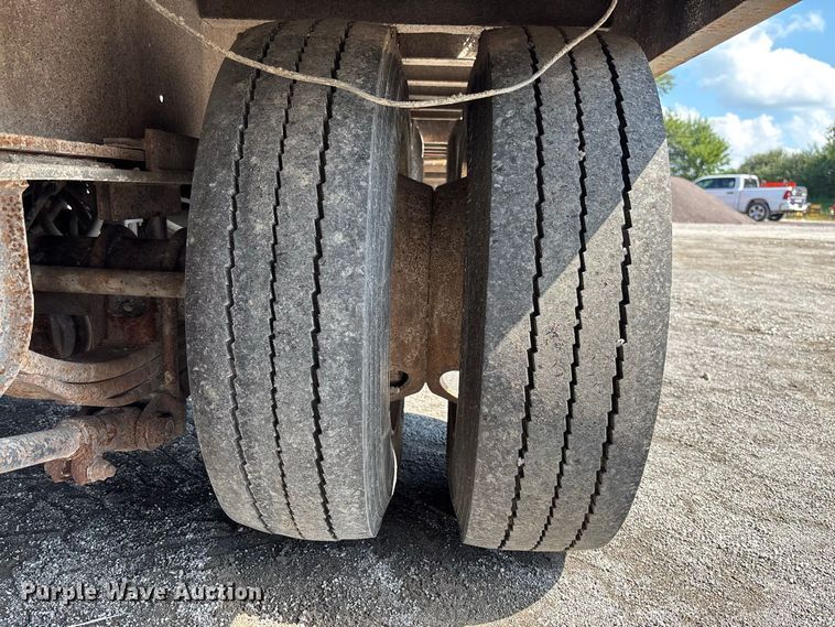 image for item DZ4651 1996 Dakota Mfg. Trail-Eze PDLX20TC31 tilt deck equipment trailer