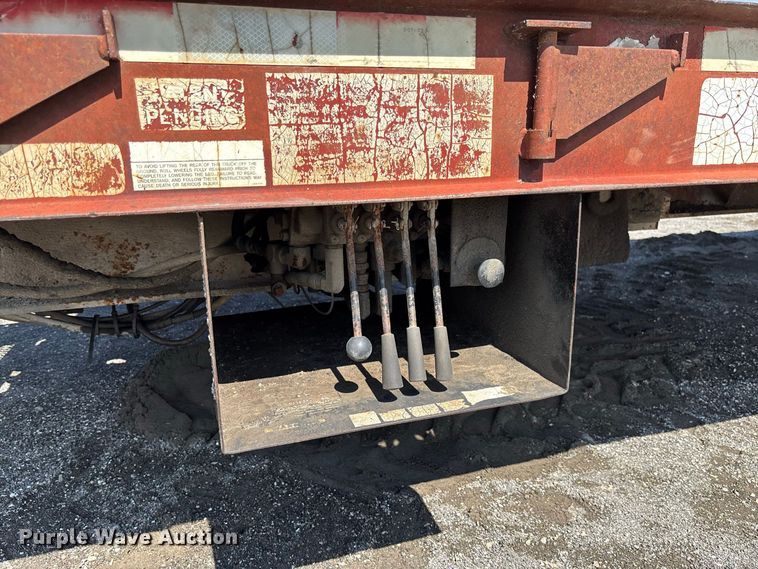 image for item DZ4652 1996 Dakota Mfg. Trail-Eze PDLX20TC31 tilt deck equipment trailer