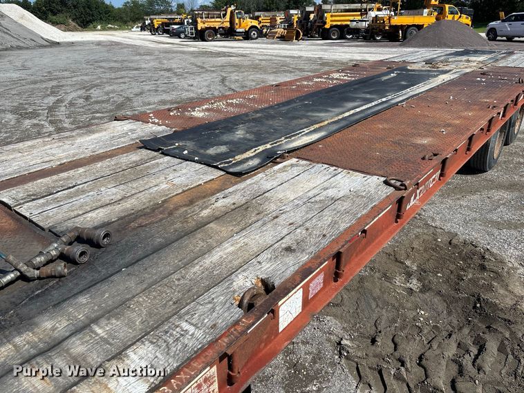 image for item DZ4652 1996 Dakota Mfg. Trail-Eze PDLX20TC31 tilt deck equipment trailer