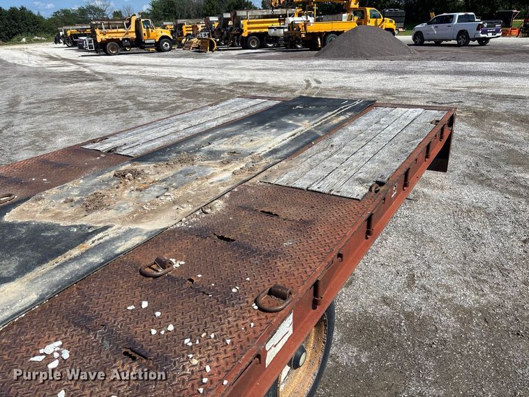 image for item DZ4652 1996 Dakota Mfg. Trail-Eze PDLX20TC31 tilt deck equipment trailer