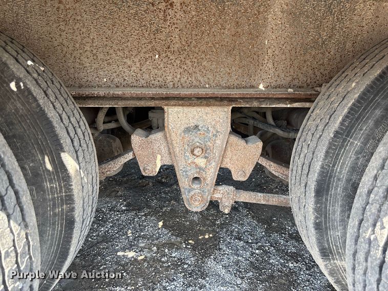 image for item DZ4652 1996 Dakota Mfg. Trail-Eze PDLX20TC31 tilt deck equipment trailer