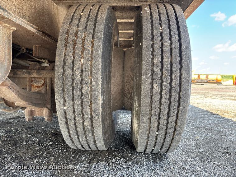 image for item DZ4652 1996 Dakota Mfg. Trail-Eze PDLX20TC31 tilt deck equipment trailer
