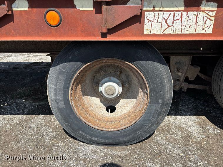 image for item DZ4652 1996 Dakota Mfg. Trail-Eze PDLX20TC31 tilt deck equipment trailer
