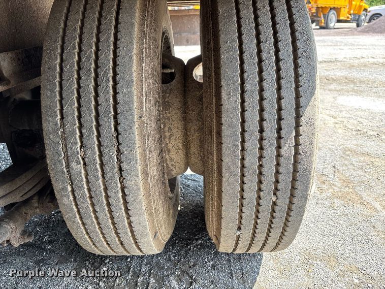 image for item DZ4653 1996 Dakota Mfg. Trail-Eze PDLX20TC31 tilt deck equipment trailer
